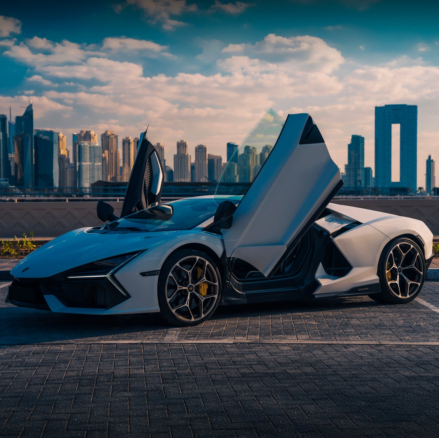 Lamborghini Revuelto